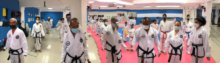 En este momento estás viendo CLASE ESPECIAL CON LOS ESTUDIANTES DEL CENTRO INTEGRAL DE TAEKWON-DO DE SANTIAGO (CETIS)