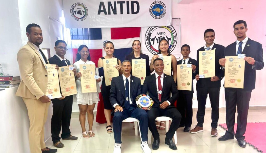 En este momento estás viendo Graduación y entrega de certificados